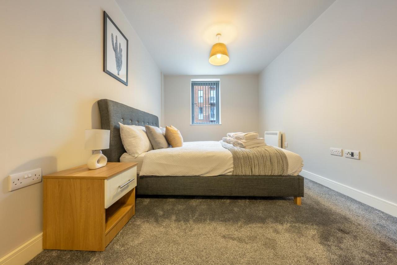 Lovely 4-Sleeper Apartment In Central Slough With Free Parking Exterior foto