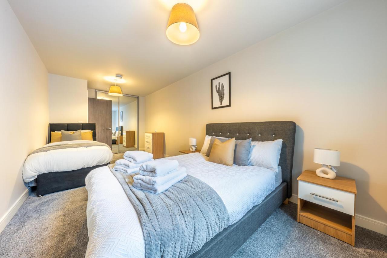 Lovely 4-Sleeper Apartment In Central Slough With Free Parking Exterior foto